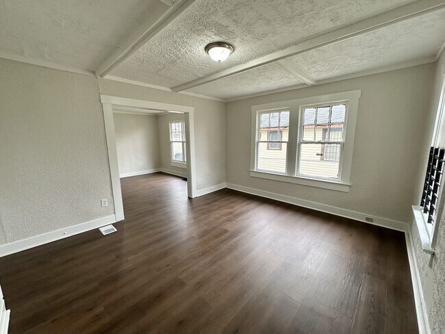 Building Photo - 1556 Burgin Ave