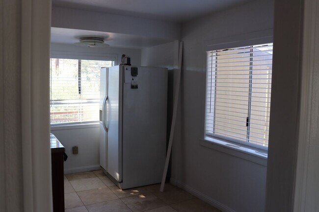 Building Photo - 2416 Cedar Dr