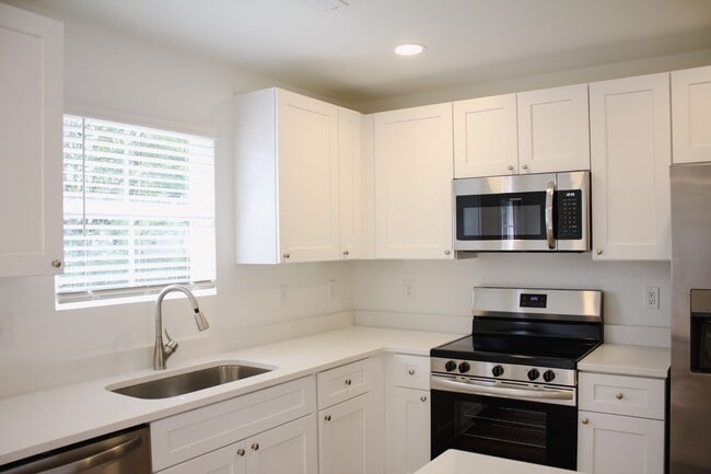 Building Photo - Almost - Brand townhouse in Kannapolis, NC!!