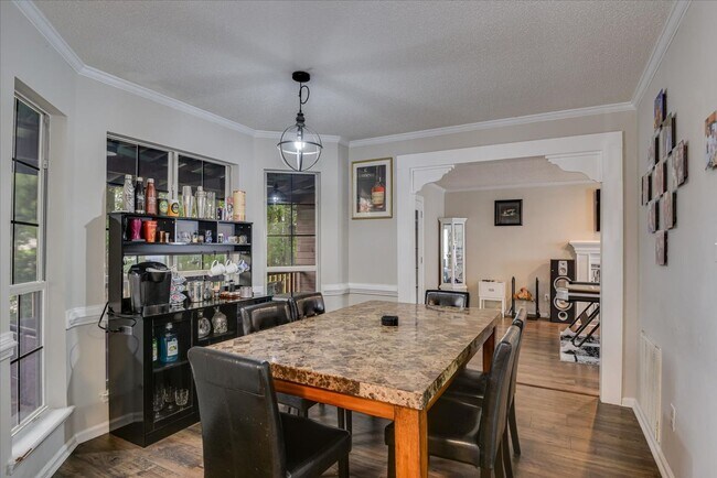 Building Photo - 4 bedroom 2.5 bath home on the water with ...