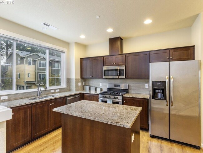 Building Photo - Neat and Tidy Newer Town Home with Two Master Bedrooms and Den on the Main Level