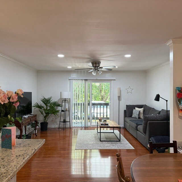 Building Photo - 1004 Woodland Vlg