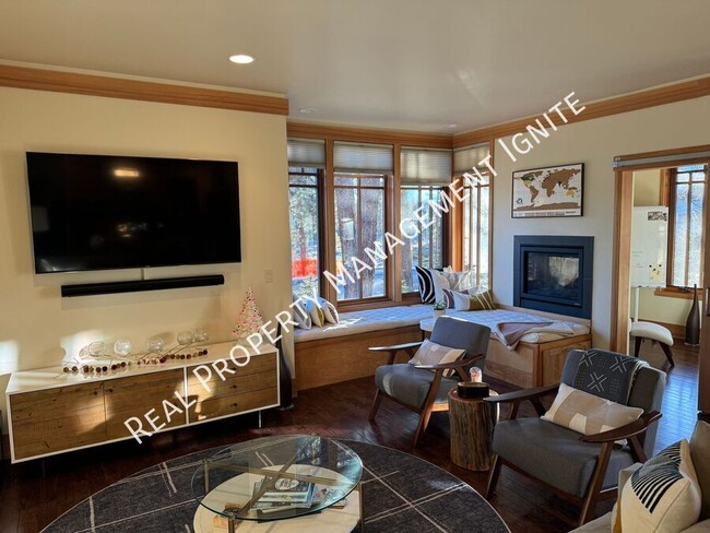 Building Photo - 2157 NW Lolo Dr
