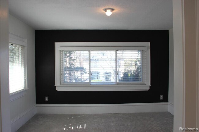 Building Photo - 115 E Lincoln St