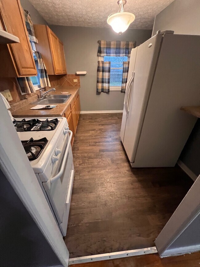 Building Photo - 1109 Sarasota Dr