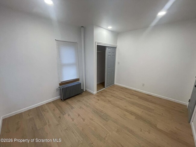 Building Photo - 76 Brook St