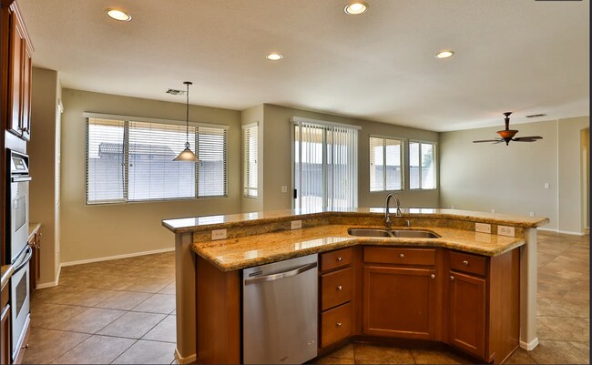 Building Photo - Spacious 6-Bedroom Home in Rovey Farm Estates