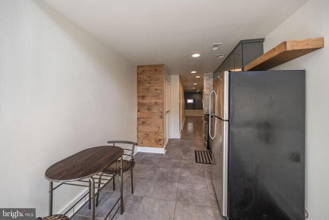 Building Photo - 1814 Christian St