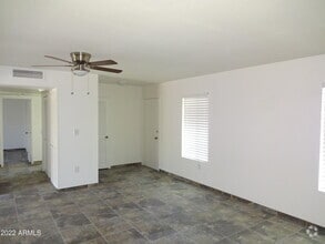 Building Photo - 9930 W Oak Ridge Dr
