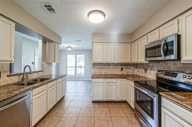 Building Photo - 1309 Oak Hollow Dr