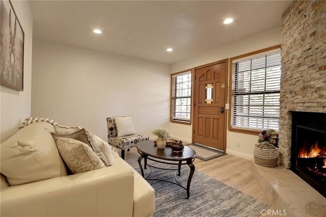 Building Photo - 430 E Country Club Blvd