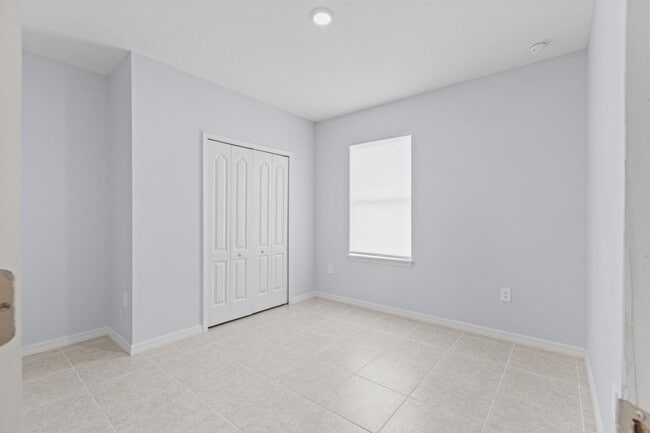 Building Photo - 681 SW Millard Dr