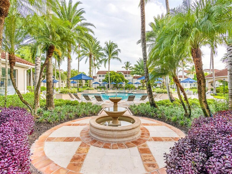Swimming Pool Courtyard - Miramar Lakes