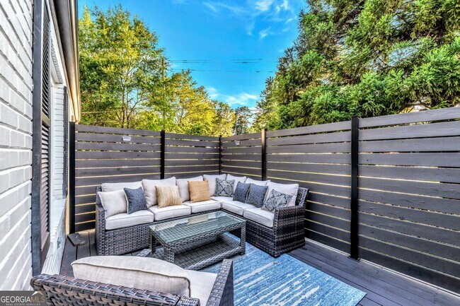 Building Photo - 811 Old Powder Springs Rd SW