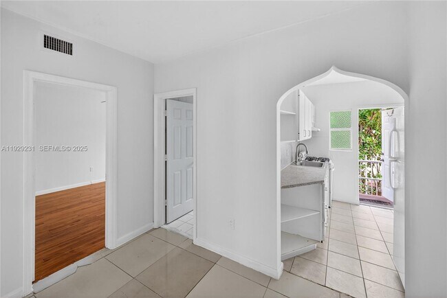 Building Photo - 1220 Marseille Dr