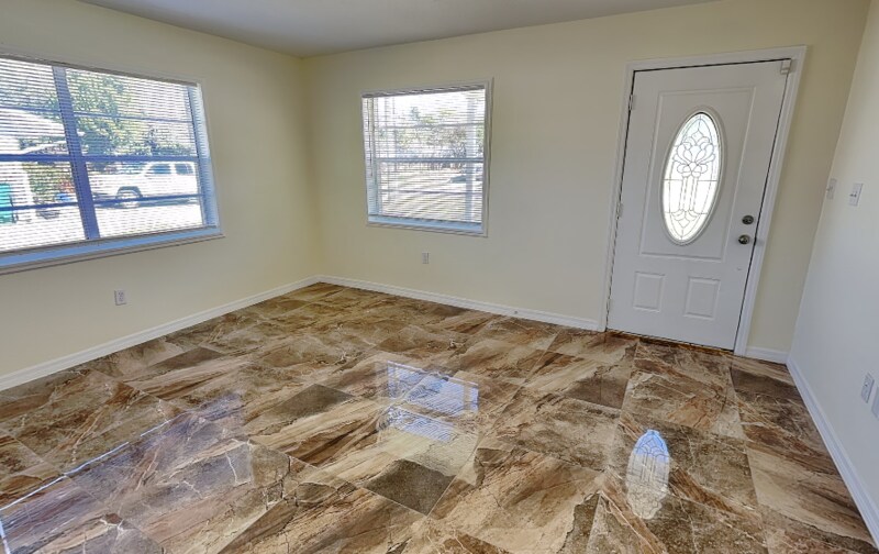 Building Photo - 465 Oak Dr