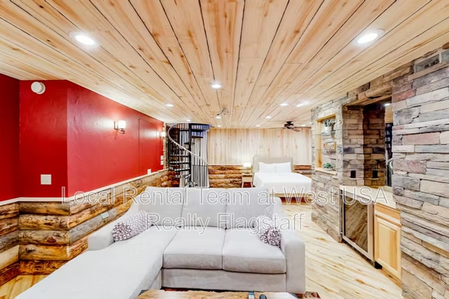 Building Photo - 1105 W Overland Pass Dr