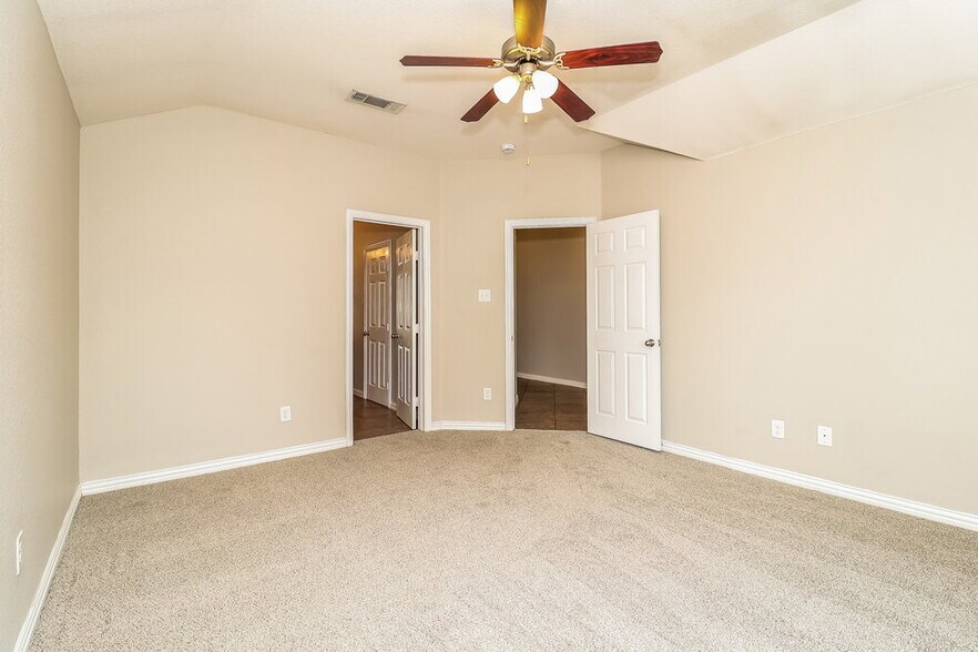 Building Photo - 7617 Hollow Forest Dr