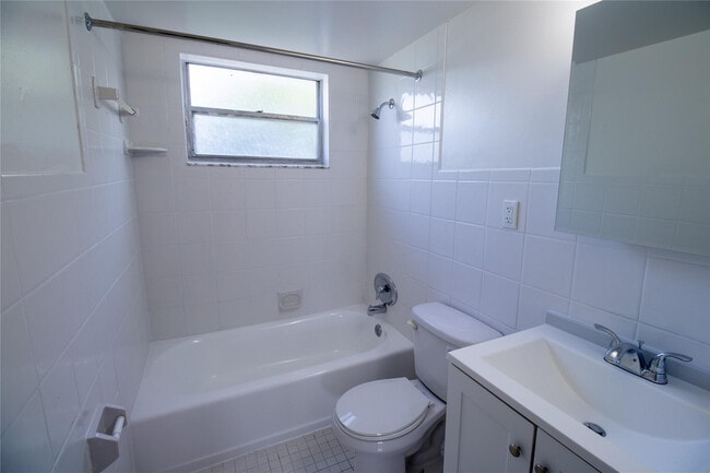 Building Photo - 1505 SW 2nd St