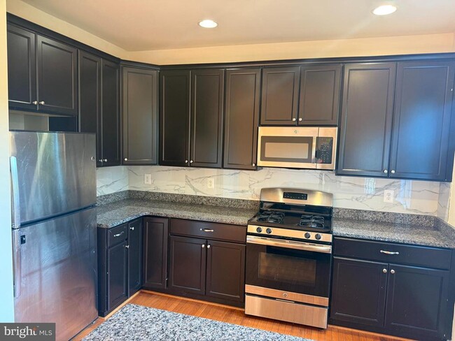 Building Photo - 6518 60th Ave