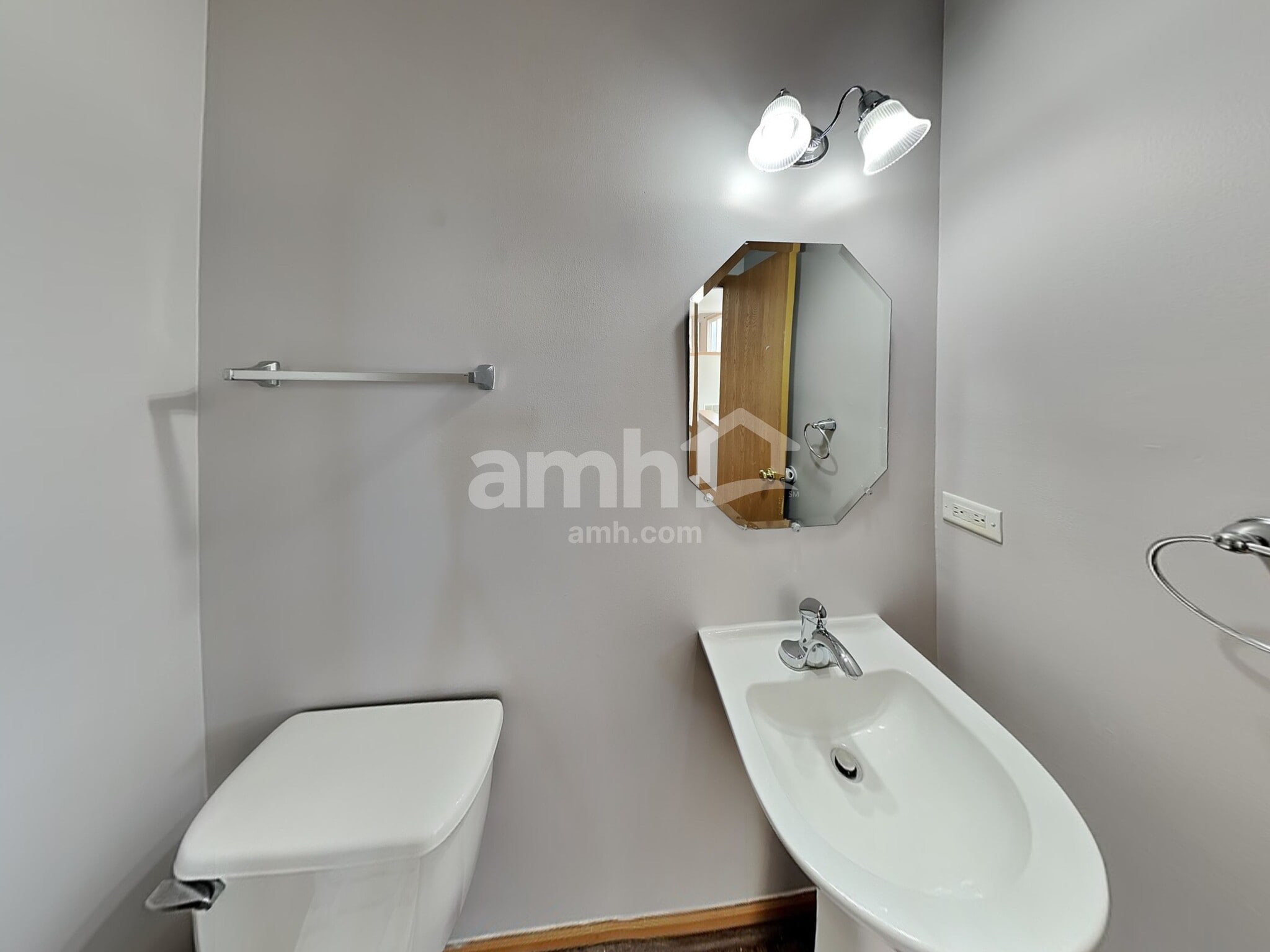 Building Photo - 1012 Mission Blvd