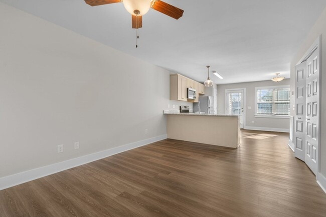 Building Photo - 2 Bedroom 2 Bathroom Town Home Close Proximity To Campbell