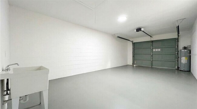 Building Photo - 201 Fern Ct