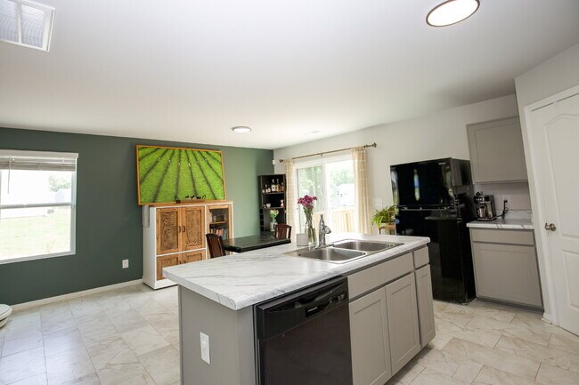Building Photo - "Charming 3-Bed Oasis with 2.5 Baths on Century Lane, Cameron – Spacious 1744 sq. ft. Retreat!"