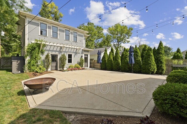Building Photo - 1321 N Beville Ave