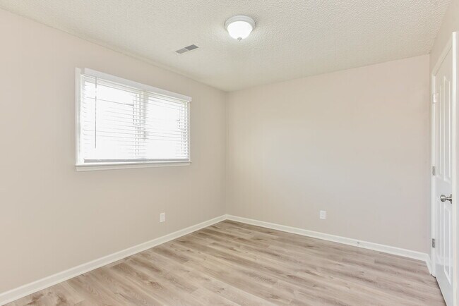 Building Photo - 2303 Riverstone Dr