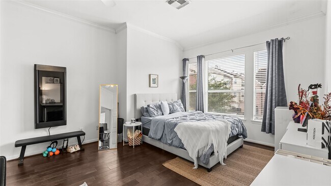 Building Photo - 1417 Anita St