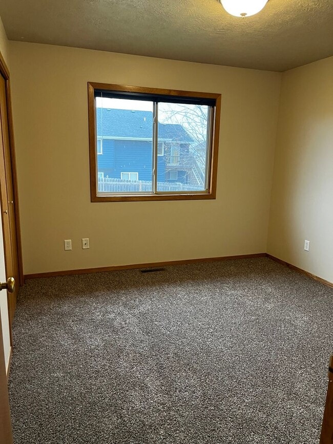 Building Photo - 5 Bed/2 Bath Rental Home on West Side!