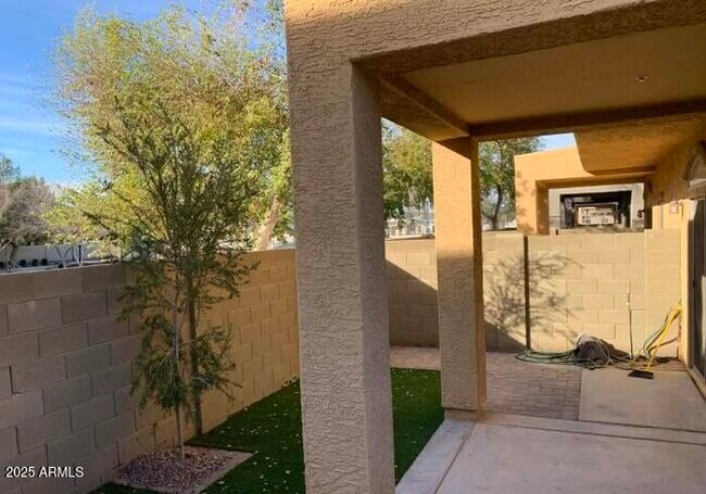 Building Photo - 2401 E Rio Salado Pkwy