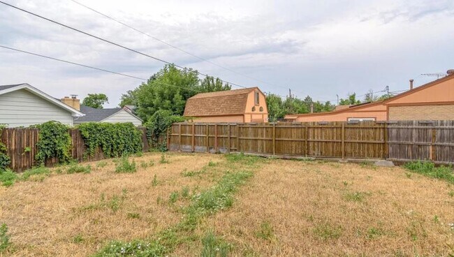 Building Photo - 10944 Larry Dr