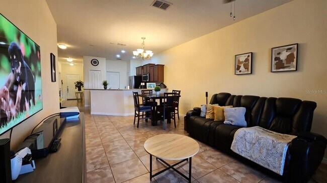 Building Photo - 4085 Shadetree Ln