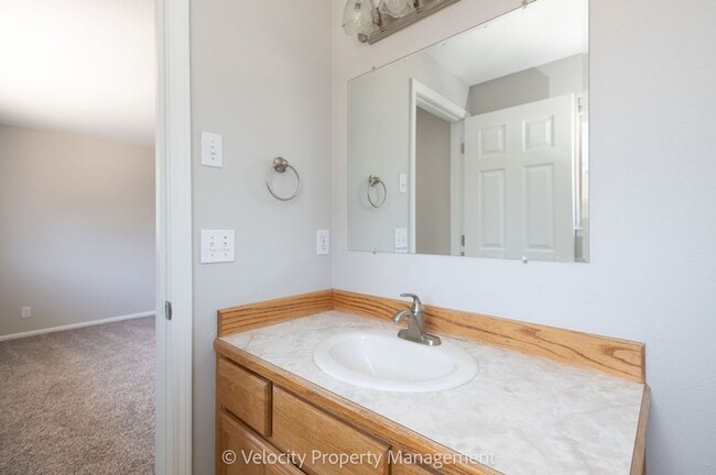 Building Photo - Beautiful Townhome with new paint, carpet ...