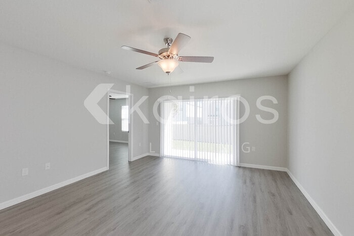 Building Photo - 8611 SW 44th Ct