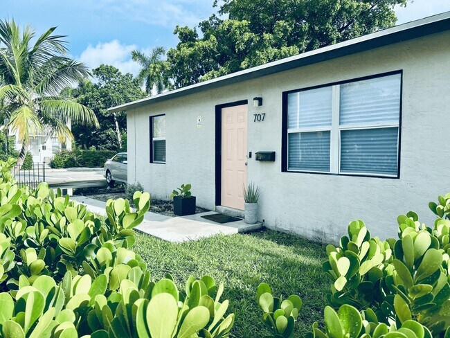 Primary Photo - 707 2nd Ave S