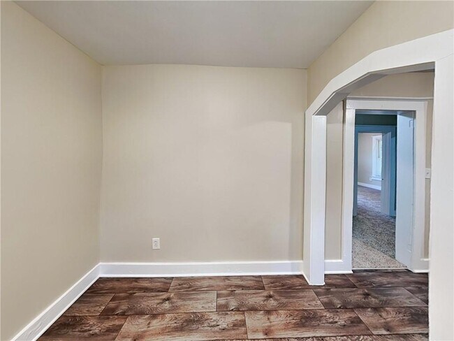 Building Photo - 2497 Lakewood Ave SW