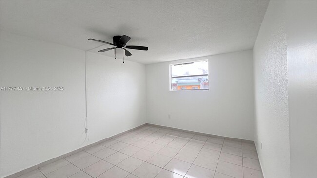 Building Photo - 666 W 81st St