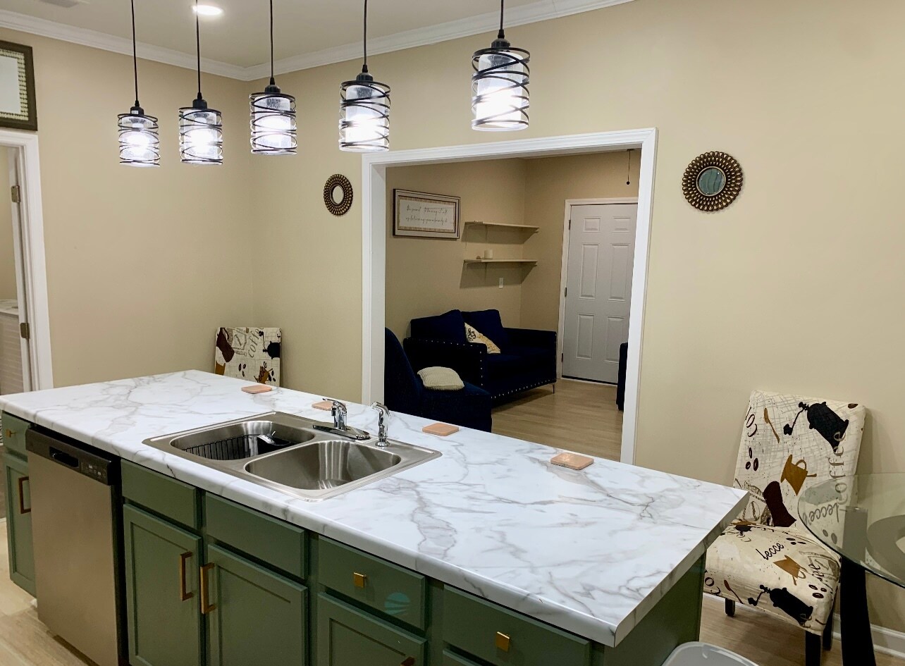 Building Photo - 4220 10th Ave