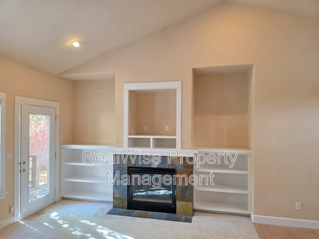 Building Photo - 2423 NW Awbrey Rd