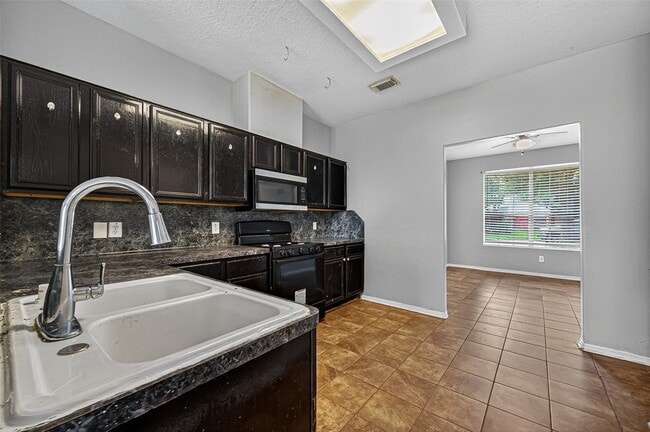 Building Photo - 15430 Elm Leaf Pl