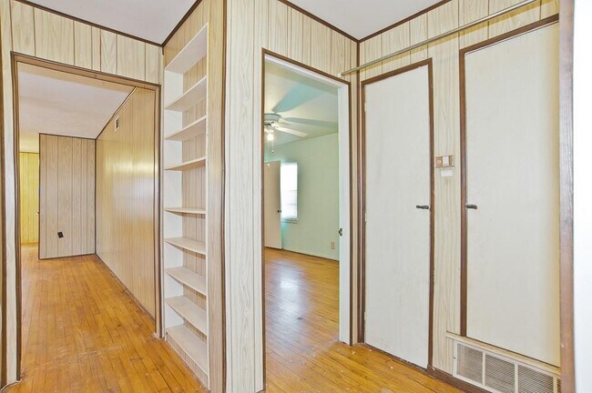 Building Photo - 2442 Oates Dr