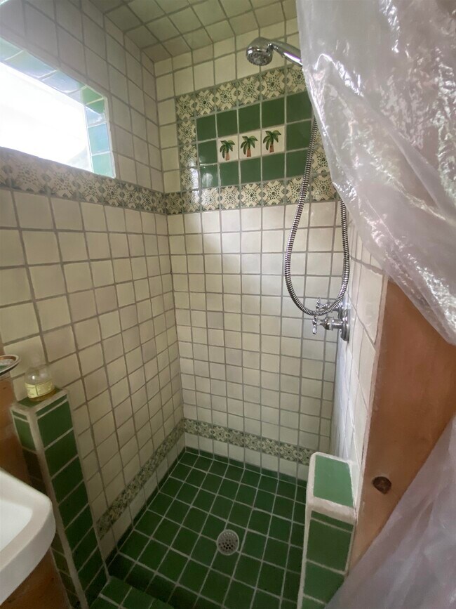 Building Photo - 518 McDaniel St