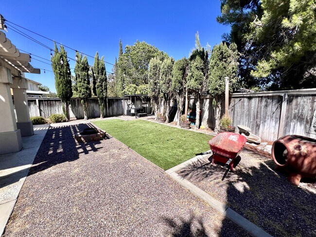 Building Photo - 45354 Tesiben Ct