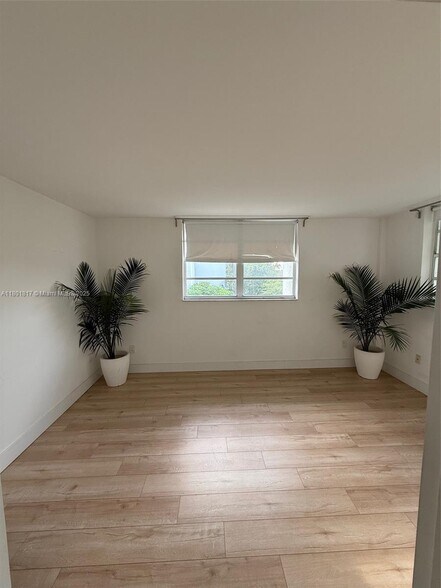 Building Photo - 680 NE 64th St