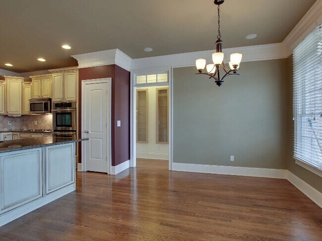 Building Photo - Coming soon! One level living in Franklin-Willow Springs