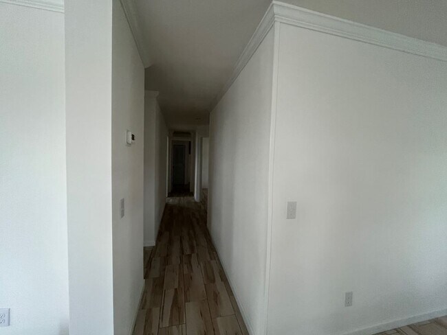 Building Photo - 282 Giraffe Dr