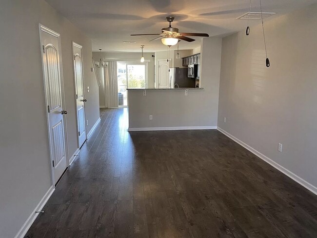 Building Photo - Spacious and well kept 2 bedroom home